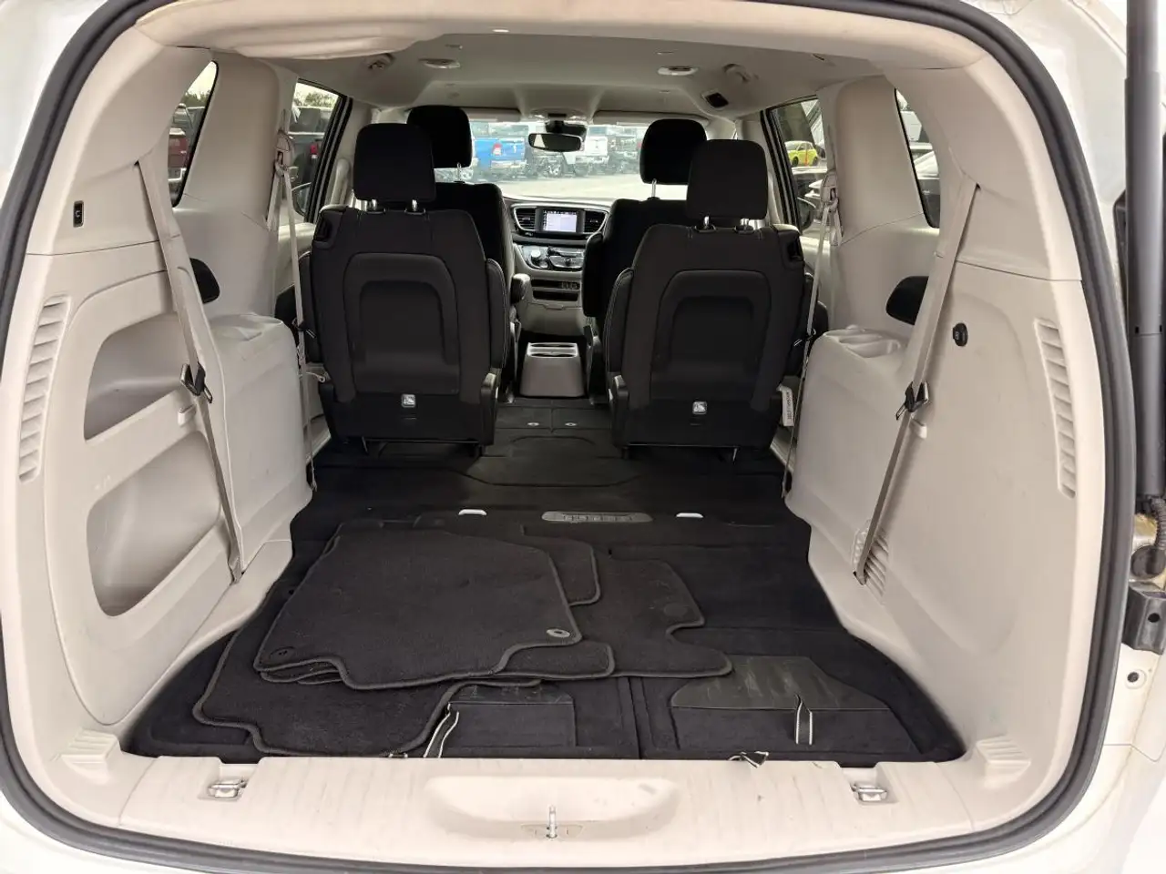 Chrysler Grand Caravan photo Chrysler Grand Caravan