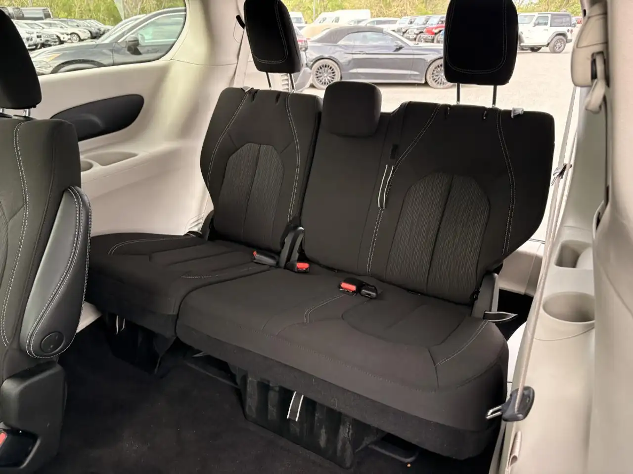 Chrysler Grand Caravan photo Chrysler Grand Caravan