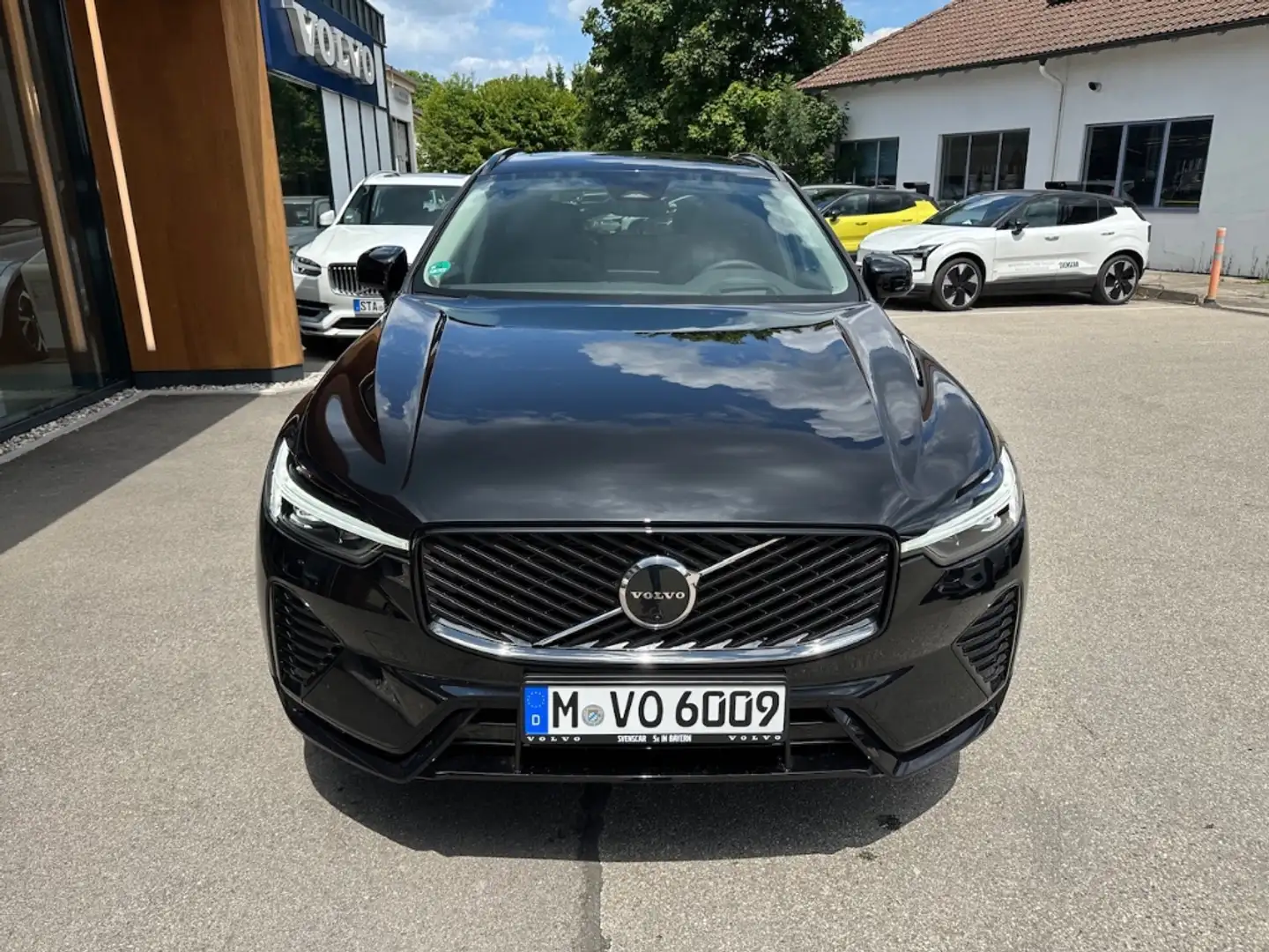 Volvo XC60 B5 Ultra Dark AWD Benzin EU6e HUD Digitales Cockpi Schwarz - 2