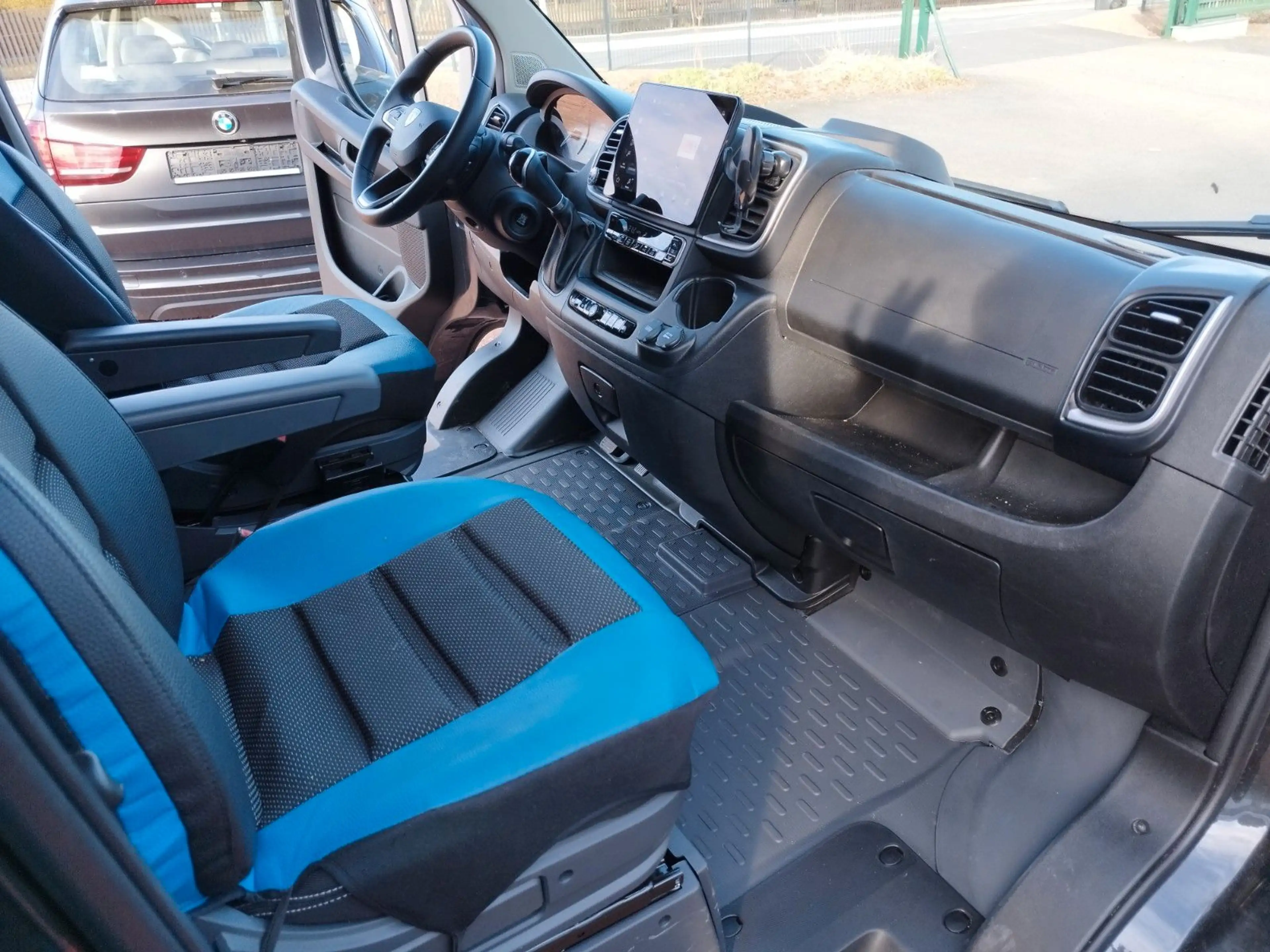 Peugeot Boxer Kasten Hochraum 335 L2H2 BlueHDi 180 — photo 14