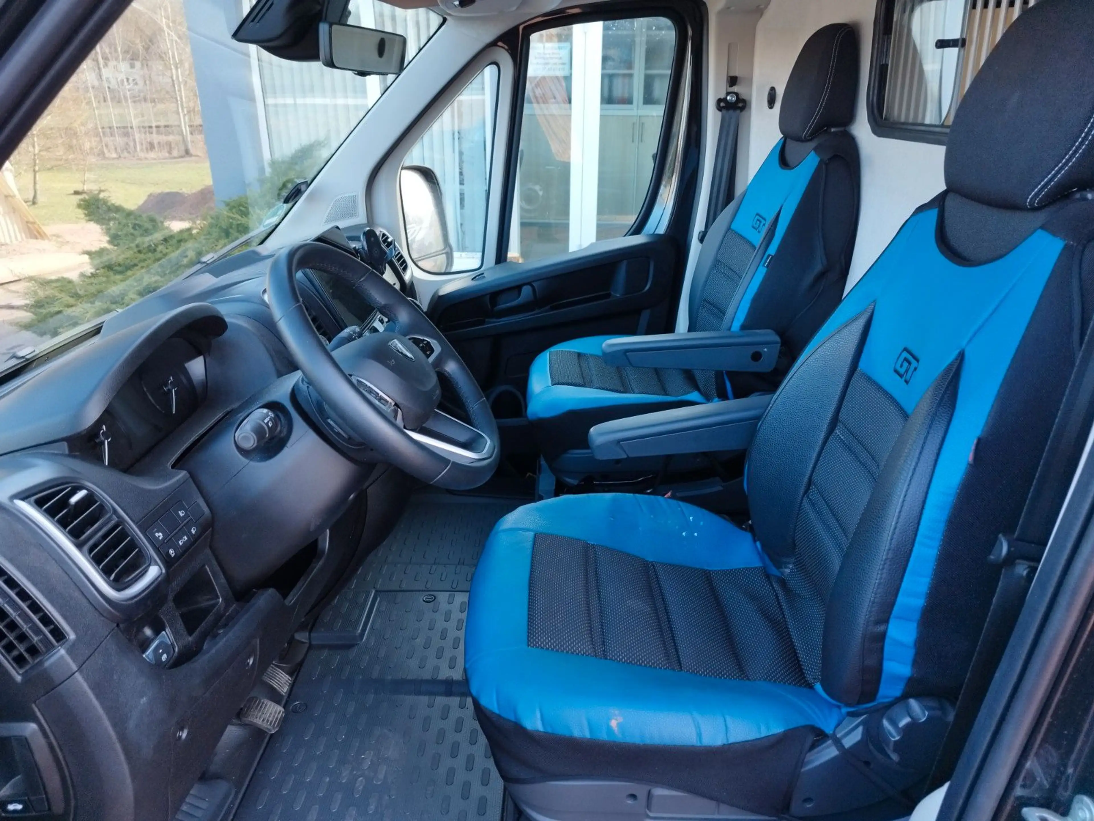 Peugeot Boxer Kasten Hochraum 335 L2H2 BlueHDi 180 — photo 7