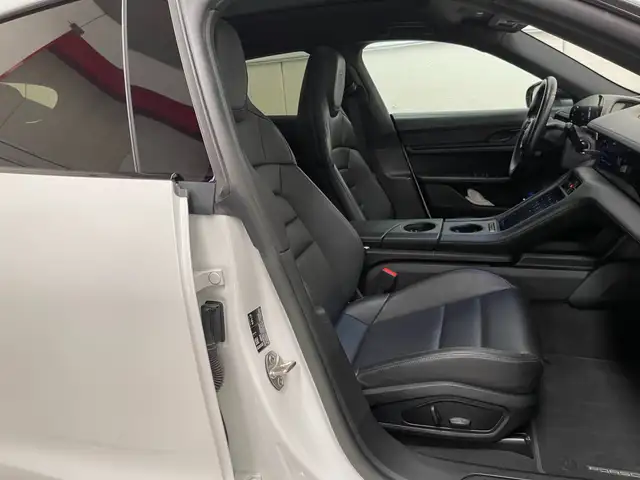 Porsche Taycan view 15