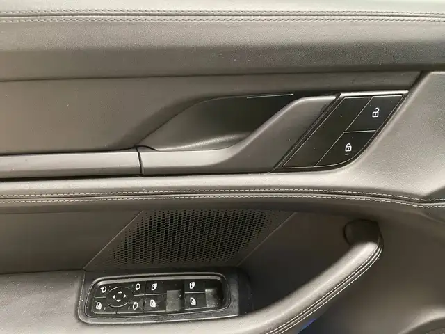 Porsche Taycan view 10