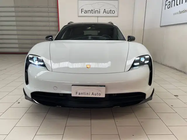 Porsche Taycan view 7