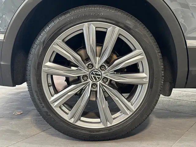 Volkswagen Tiguan view 3