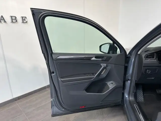 Volkswagen Tiguan view 6