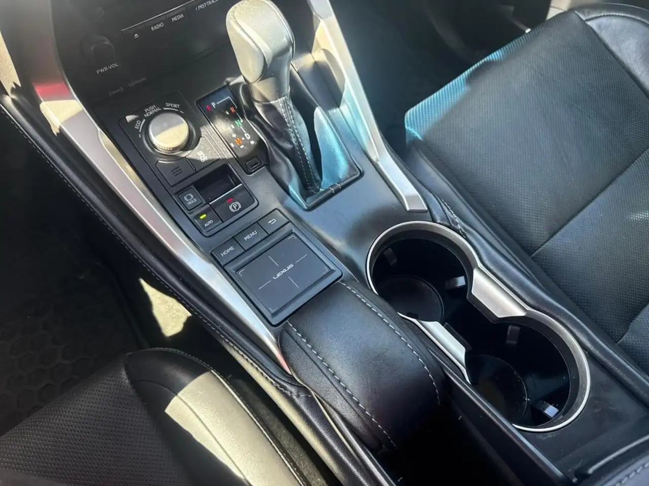 Lexus NX снимка Lexus NX