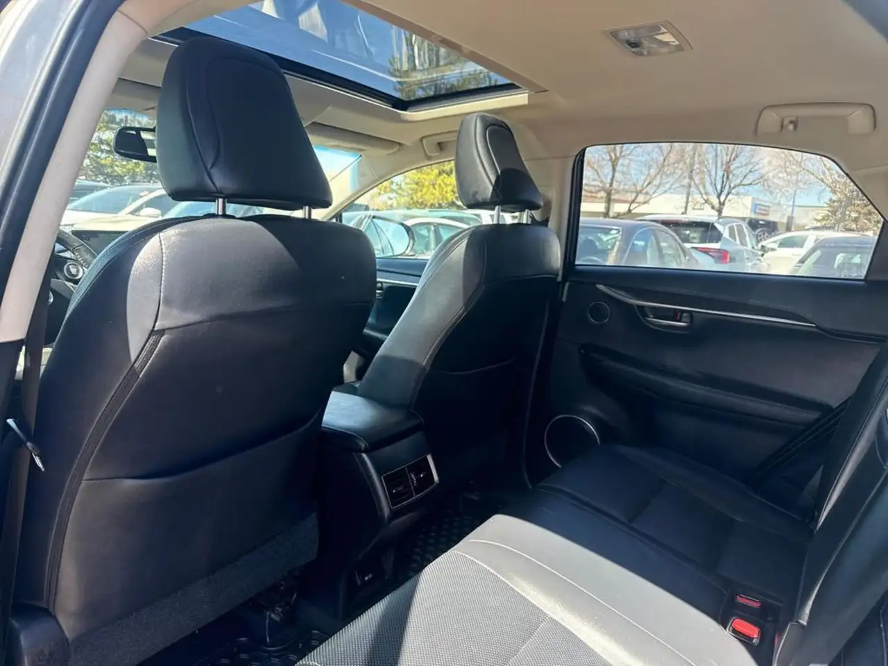 Lexus NX снимка Lexus NX