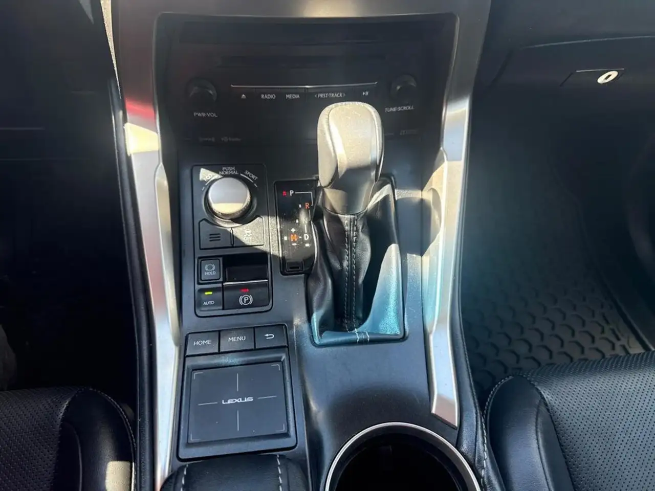 Lexus NX снимка Lexus NX