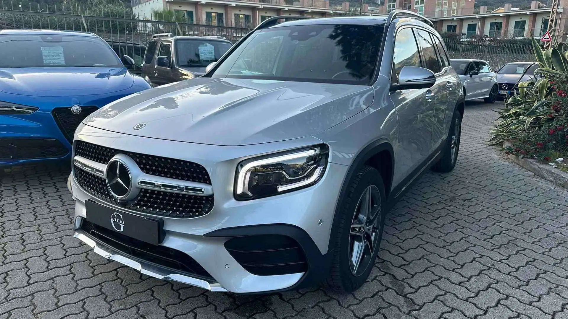 Mercedes-Benz GLB 250 Premium 4matic auto Argintiu - 1