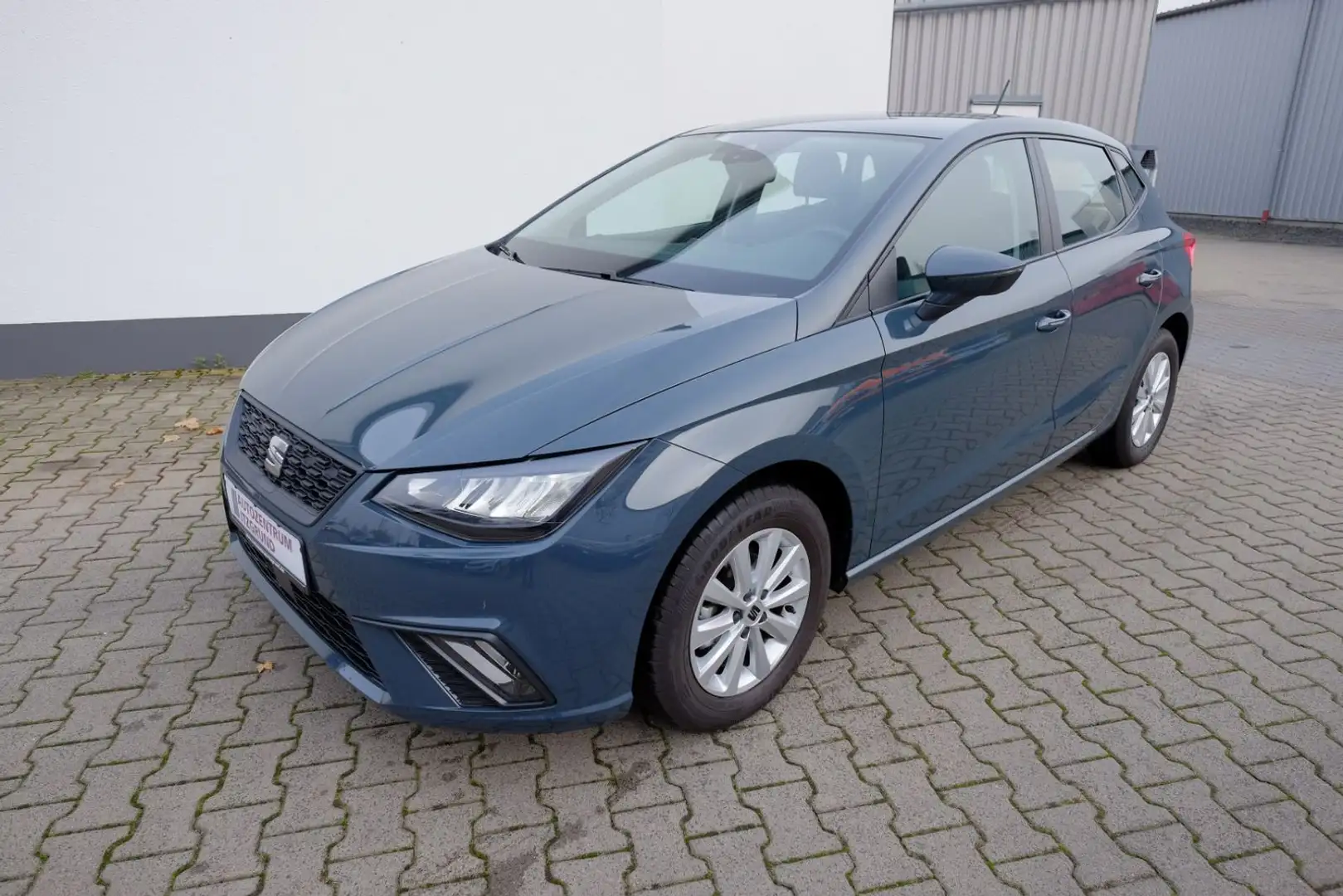 SEAT Ibiza 1.0 MPI Reference/Sitzh./LM-Felgen/PDC Blau - 1