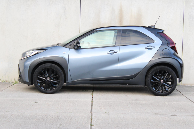 Toyota Aygo X 1.0 VVT-i MT Premium / CAMERA / ADAPT CRUISE / 18" — photo 2