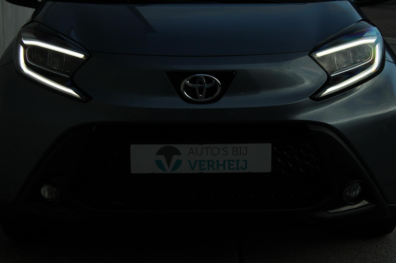 Toyota Aygo X 1.0 VVT-i MT Premium / CAMERA / ADAPT CRUISE / 18" — photo 17
