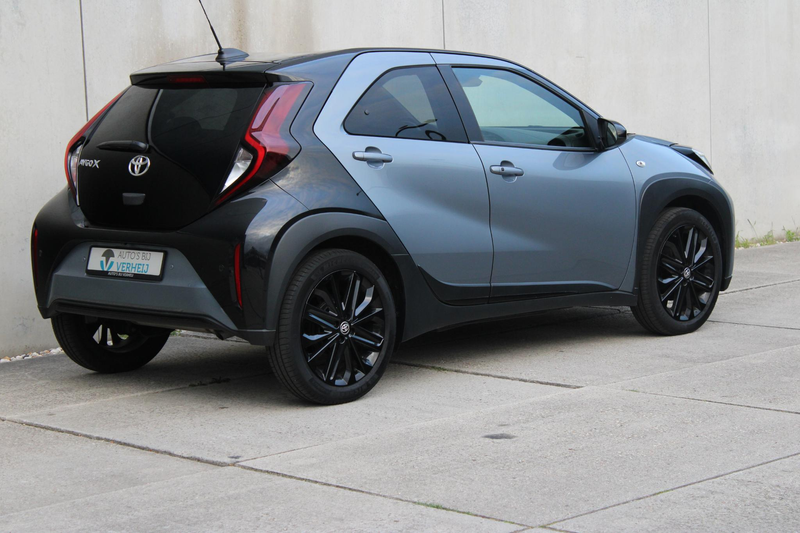 Toyota Aygo X 1.0 VVT-i MT Premium / CAMERA / ADAPT CRUISE / 18" — photo 4