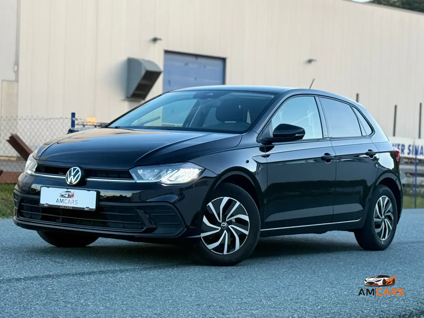 Volkswagen Polo Polo 1,0 TSI Life **1.BESITZ**UNFALLFREI**ÖSTERREICHISCHES AUTO**GARANTIE**TOP AUSSTATTUNG**RFK**2 ZONEN KLIMA**UVM..** Schwarz - 1