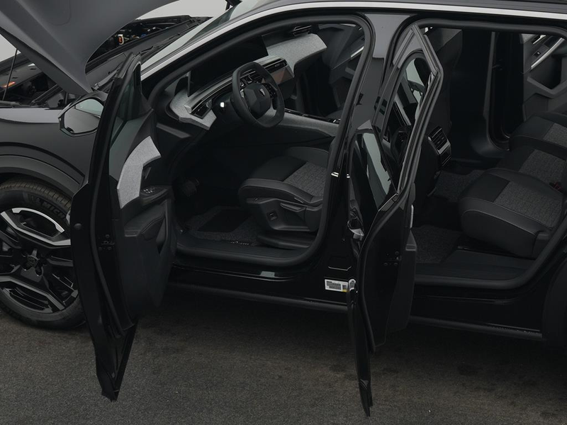 Peugeot 5008 Allure Plug-In Hybrid 225 e-DSC7 — photo 16