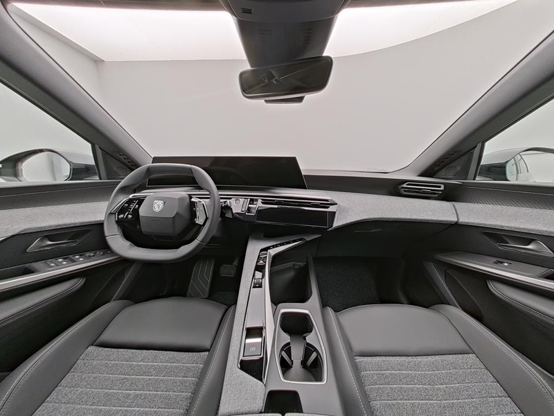 Peugeot 5008 Allure Plug-In Hybrid 225 e-DSC7 — photo 11