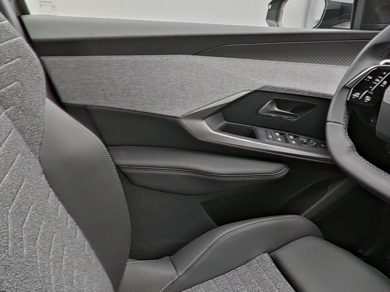 Peugeot 5008 Allure Plug-In Hybrid 225 e-DSC7 — photo 15
