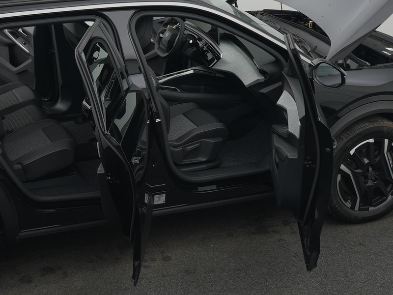 Peugeot 5008 Allure Plug-In Hybrid 225 e-DSC7 — photo 12