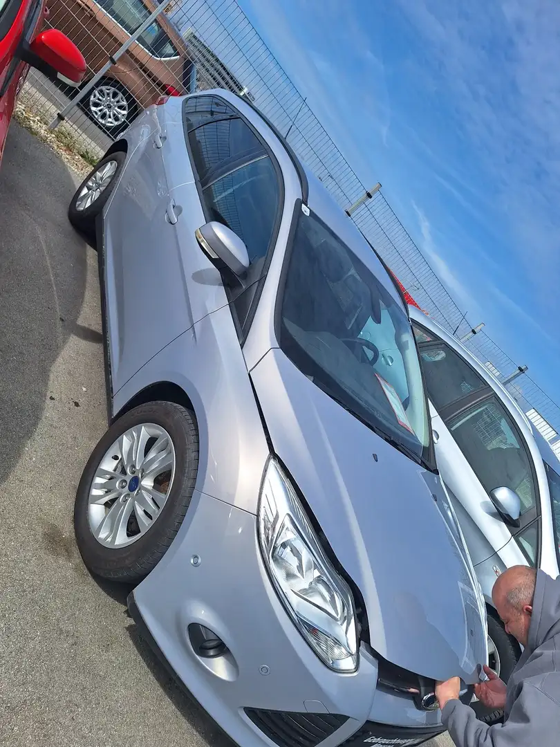 Ford Focus Turnier 1.6 TDCi DPF Start-Stopp-System Ambiente - 2