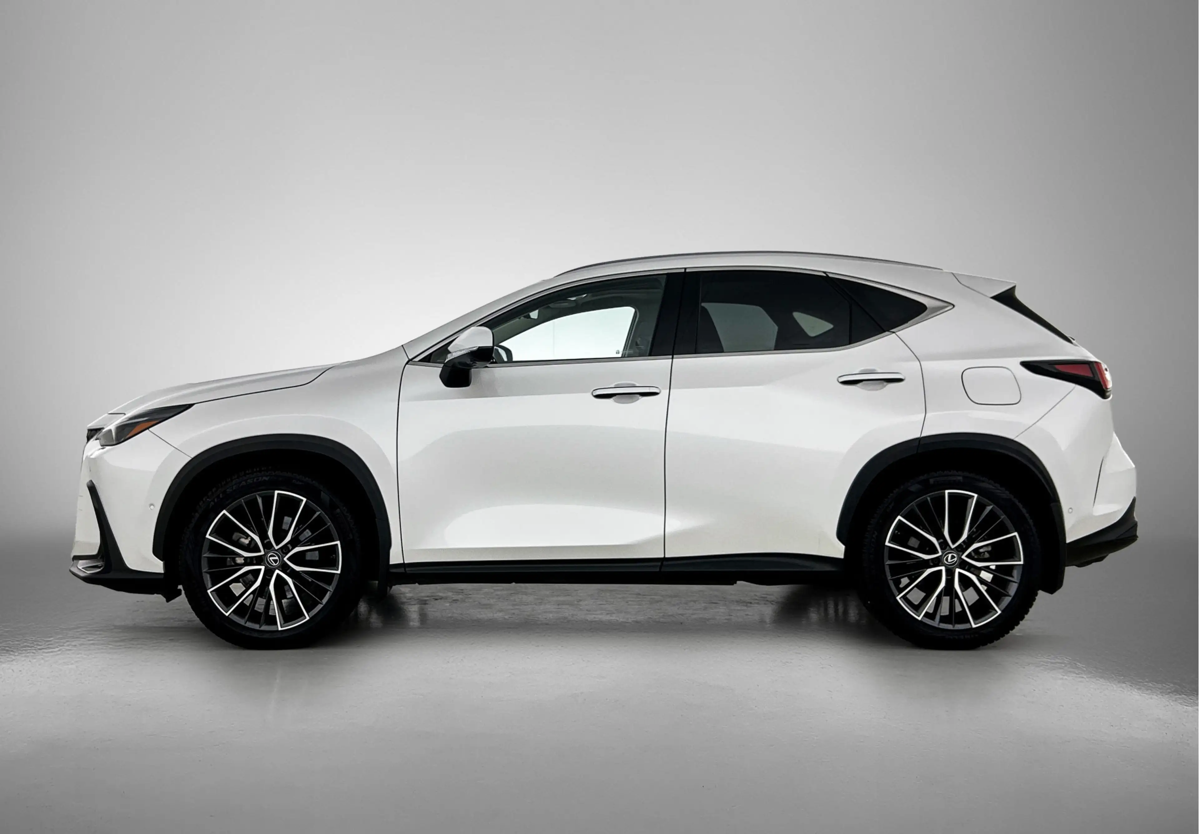 Lexus NX 450h+ AWD Executive Line | Premium uitgevoerd | Elektris — photo 3