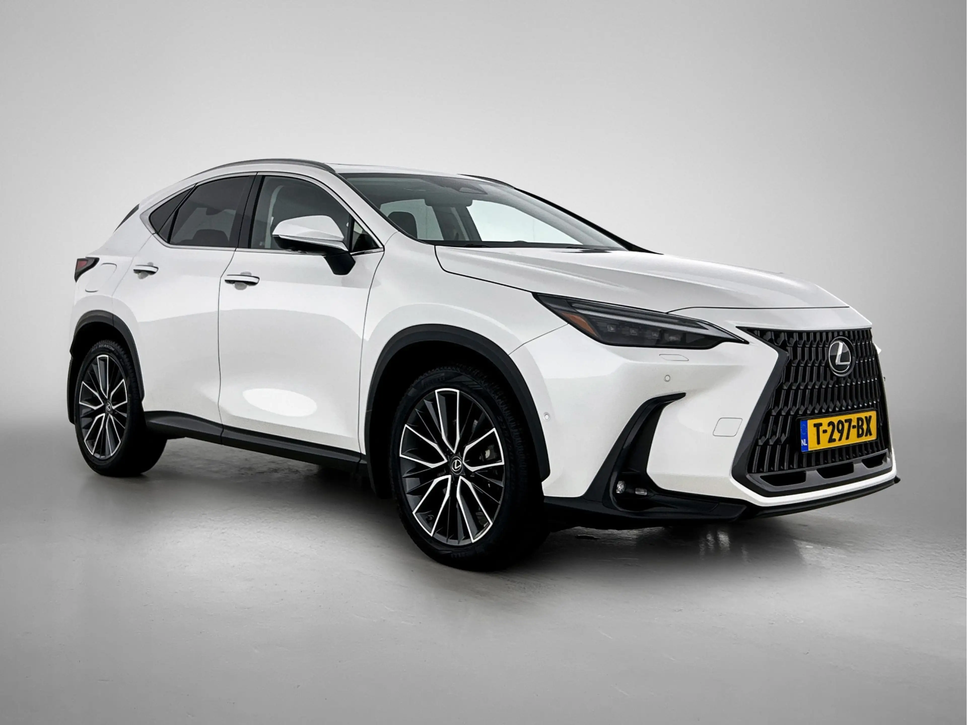 Lexus NX 450h+ AWD Executive Line | Premium uitgevoerd | Elektris — photo 15
