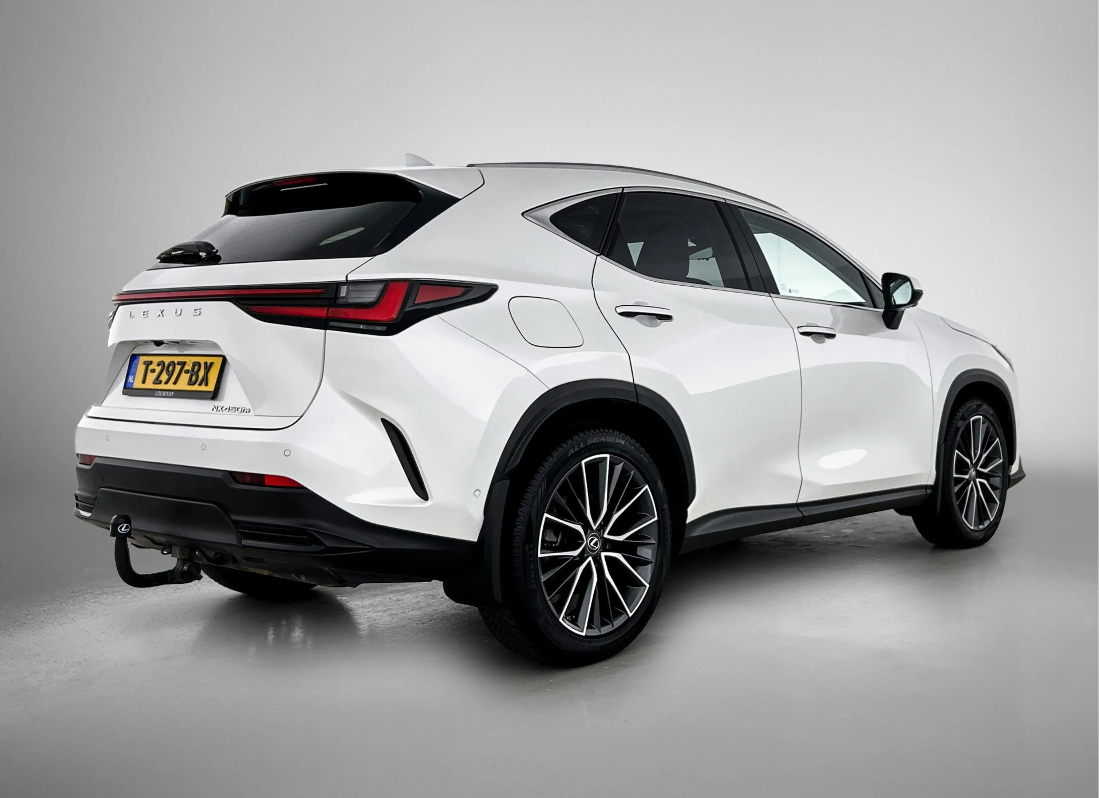 Lexus NX 450h+ AWD Executive Line | Premium uitgevoerd | Elektris — photo 2