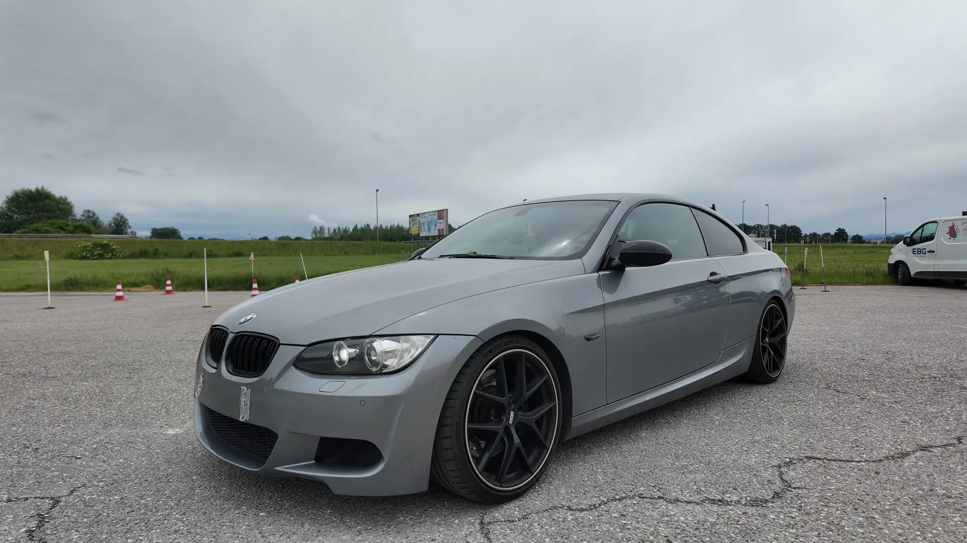 BMW 335 335i Coupé DKG Grau - 1
