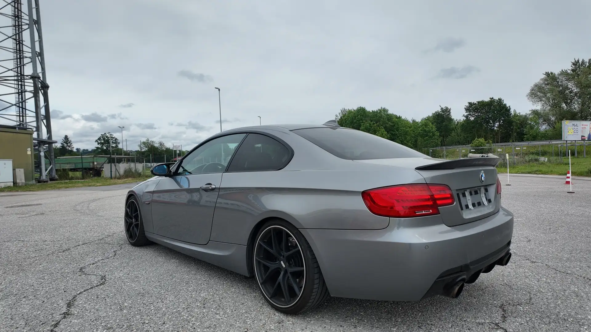 BMW 335 335i Coupé DKG Grau - 2