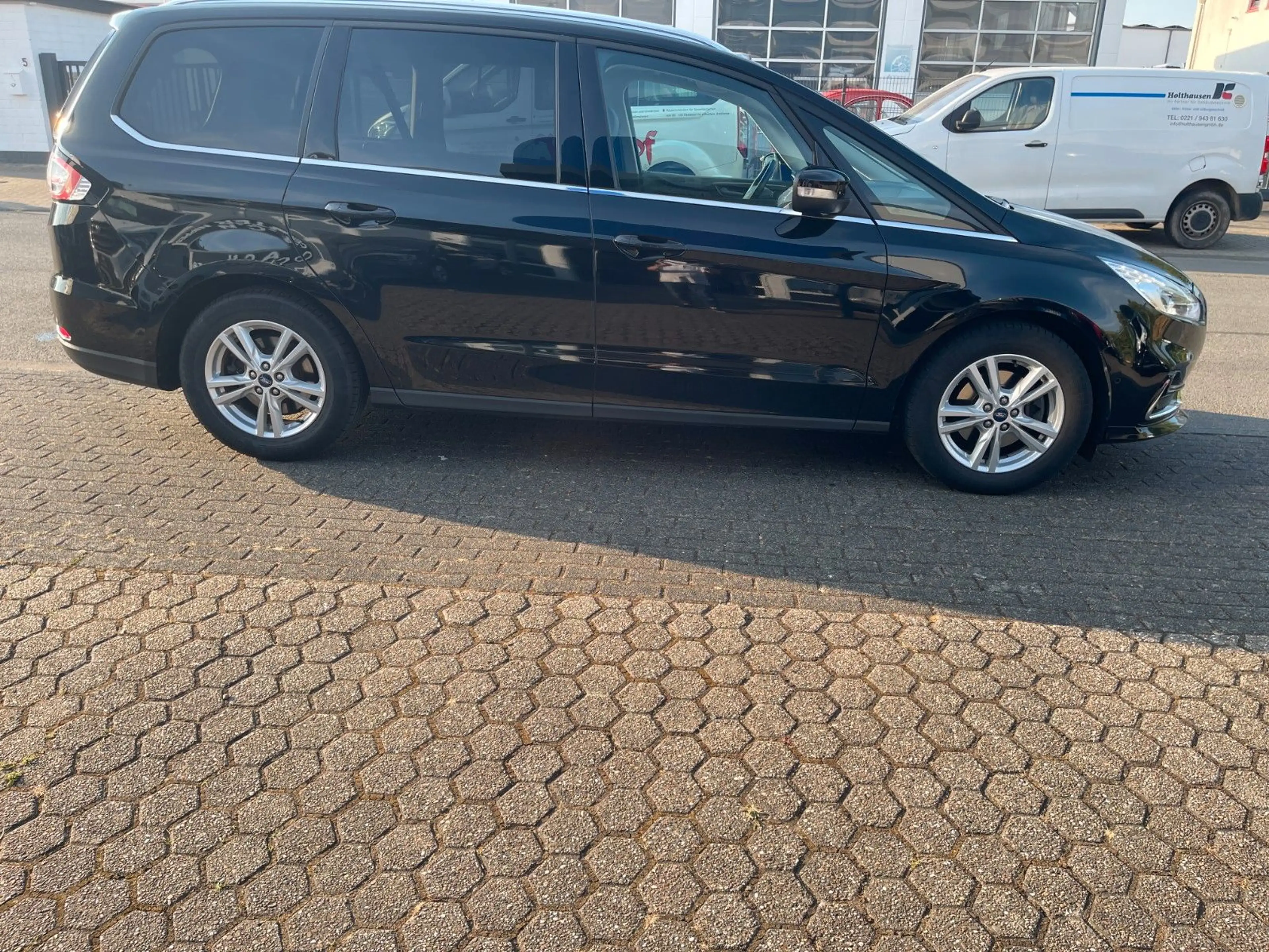 Ford Galaxy Titanium — photo 8