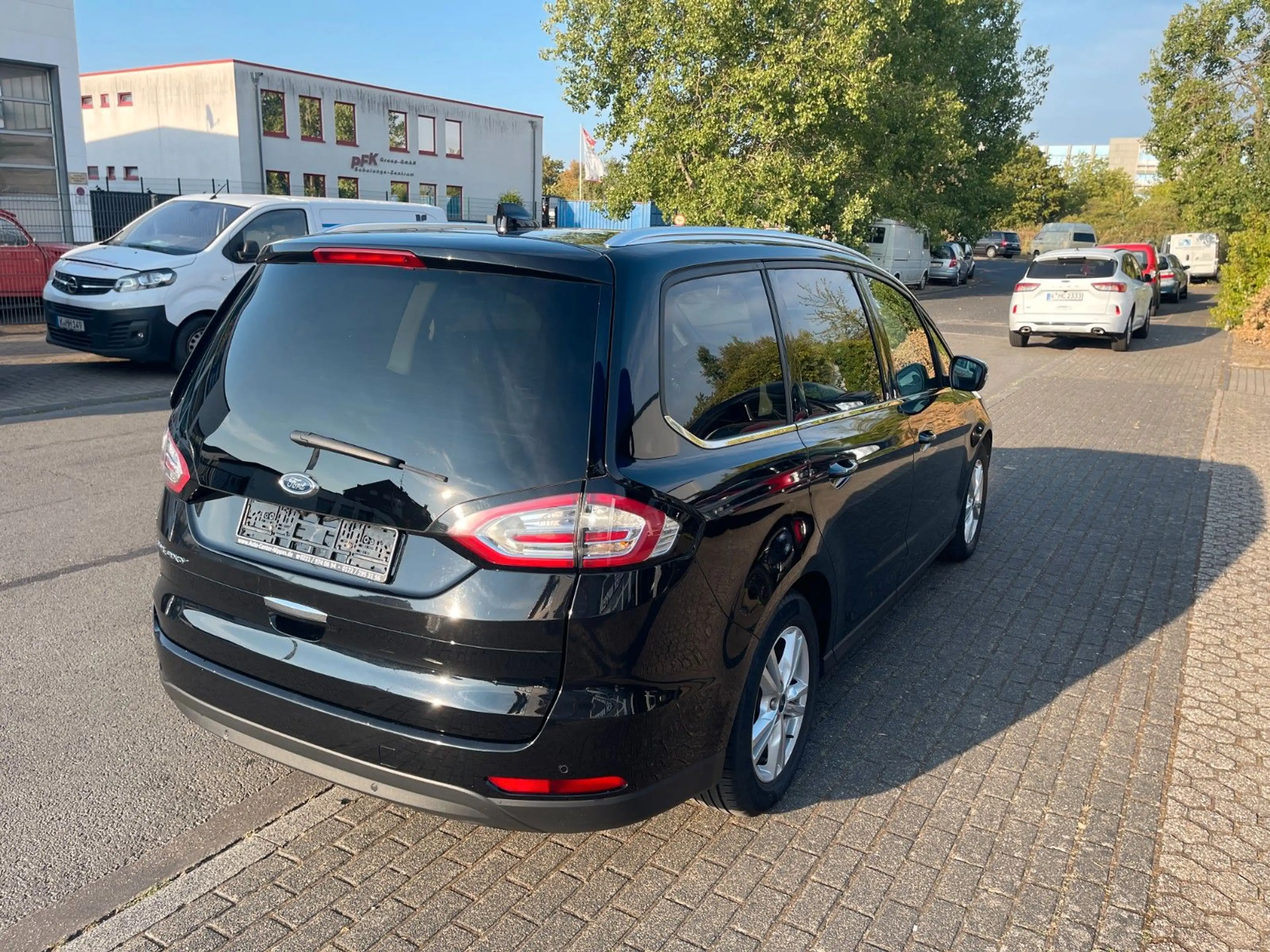 Ford Galaxy Titanium — photo 7