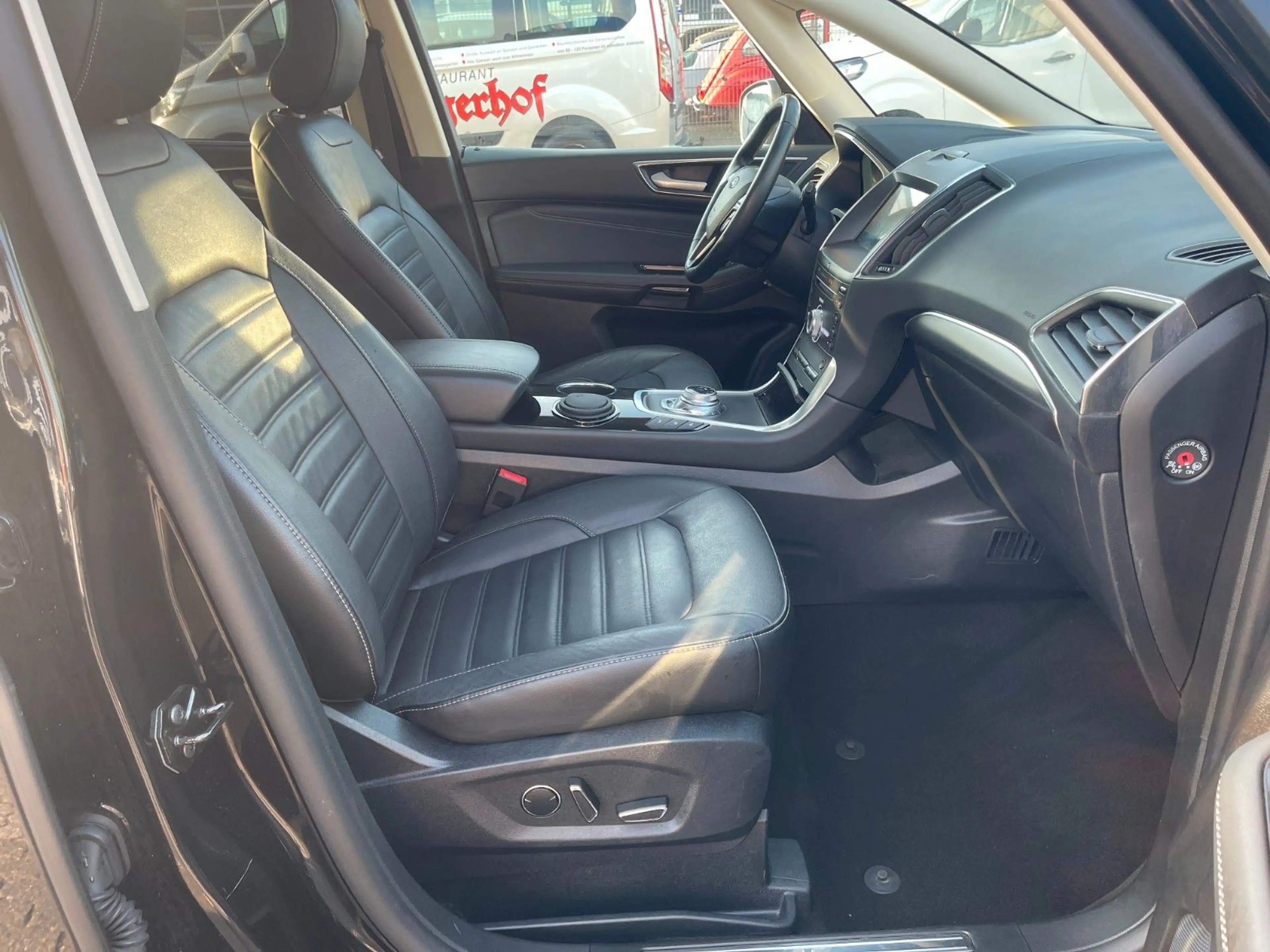 Ford Galaxy Titanium — photo 12
