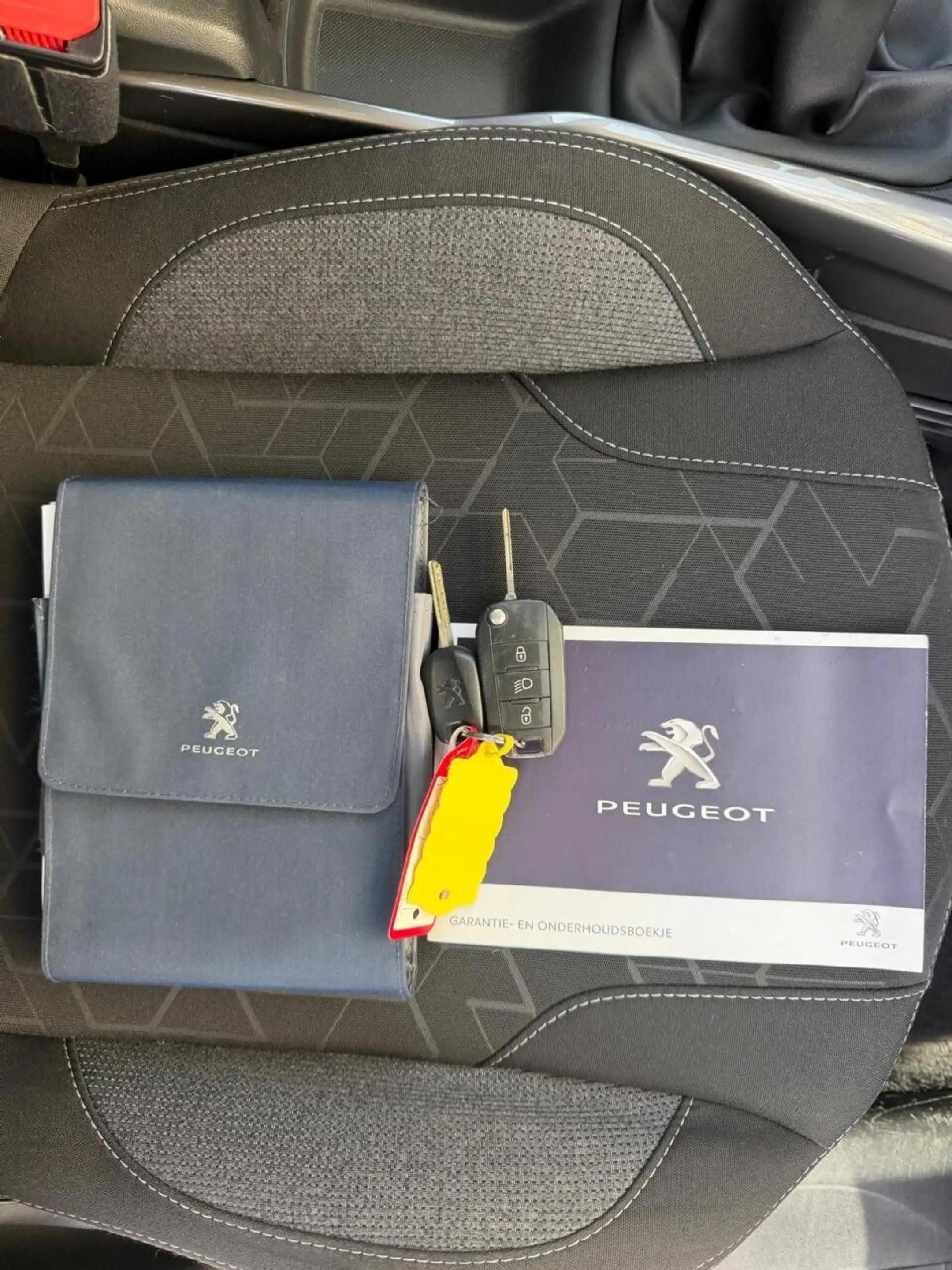 Peugeot 2008 1.2 Allure/AIRCO/NAVI/CRUISE/TREKH/APK/NAP — photo 21