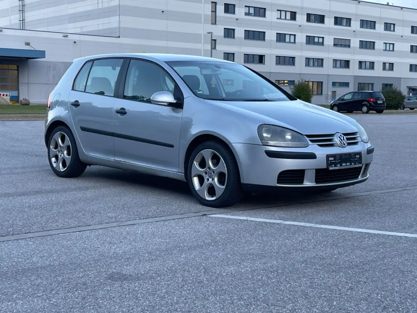 Volkswagen Golf 1.6.. Klima, Tempomat Silber - 1