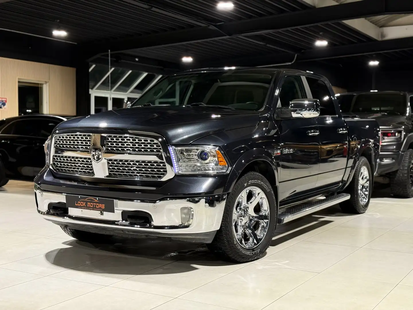 Dodge RAM 1500 5.7 HEMI V8 401CV LPG SUSPENSION FULL TVAC Grau - 1