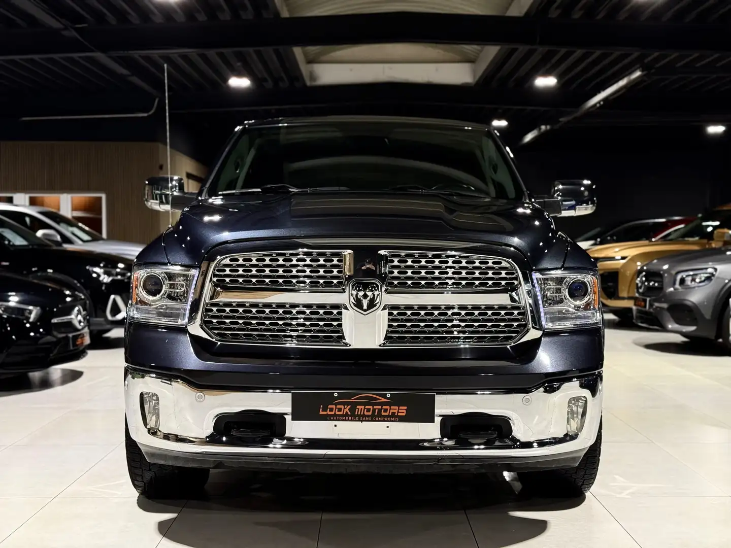 Dodge RAM 1500 5.7 HEMI V8 401CV LPG SUSPENSION FULL TVAC Grau - 2