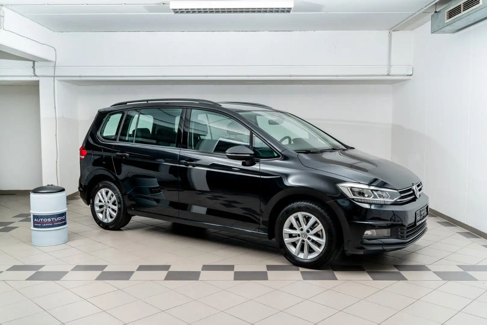 Volkswagen Touran Comfortline AHK Schwarz - 1