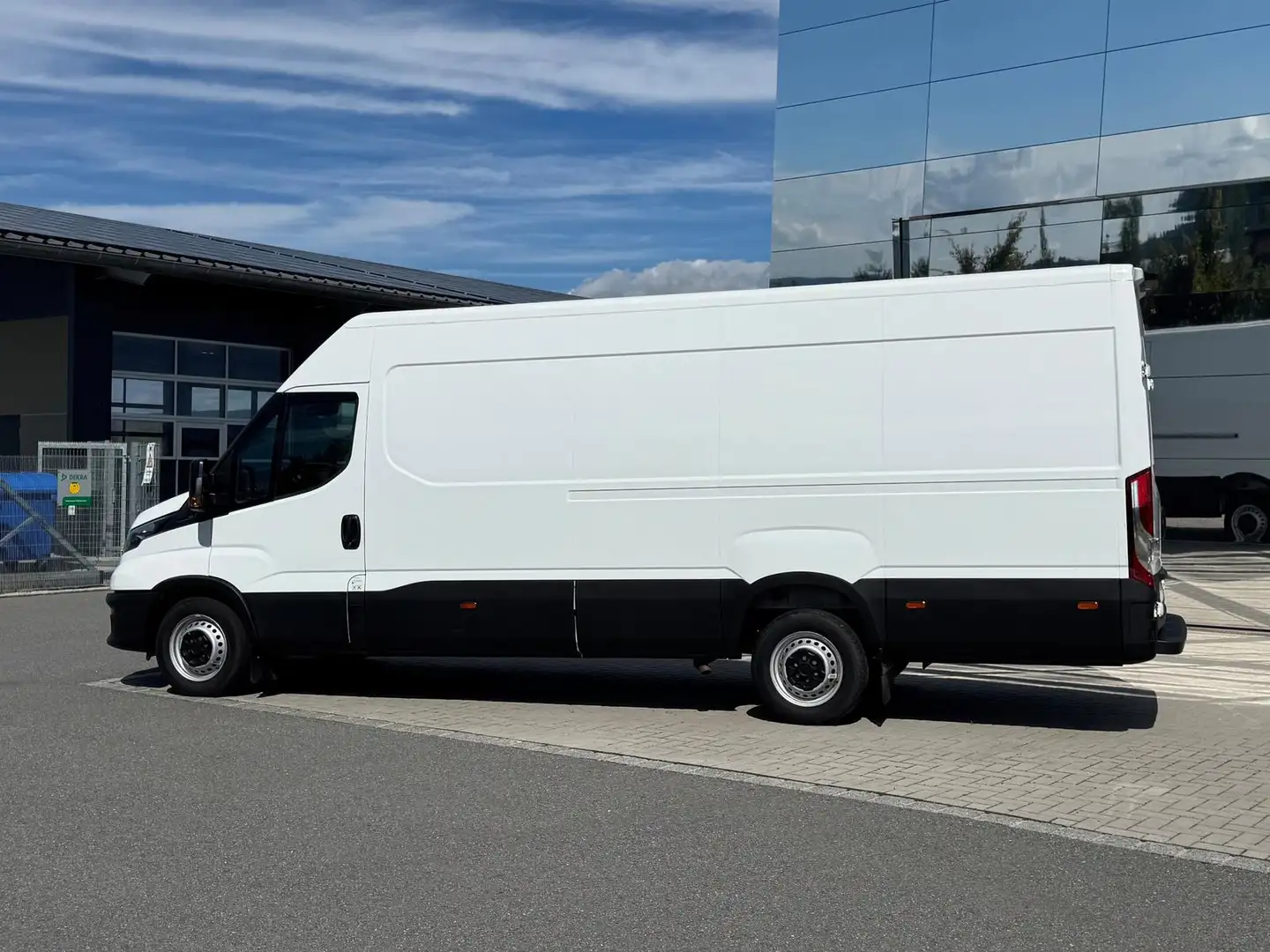 Iveco Daily 35S16V 4100L H2 2.3L 156 PS Klimaautomatik Weiß - 2