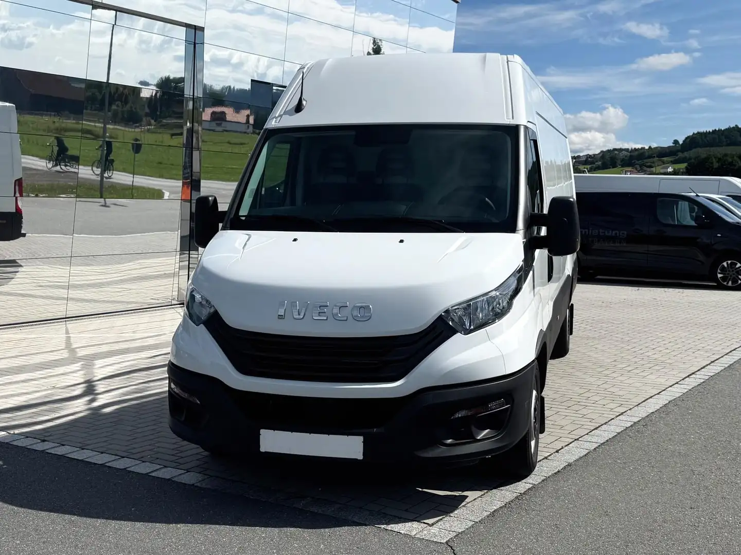 Iveco Daily 35S16V 4100L H2 2.3L 156 PS Klimaautomatik Weiß - 1