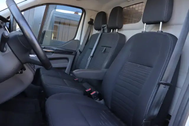 Ford Transit Custom view 4