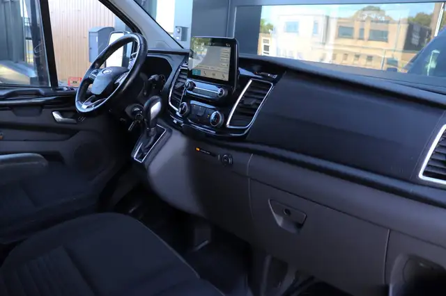 Ford Transit Custom view 19