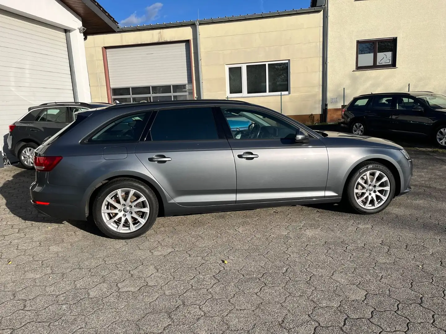 Audi A4 Avant-SCHECKHEFT-SEHR GEPFLEGT-FINANZIERUNG Grau - 2