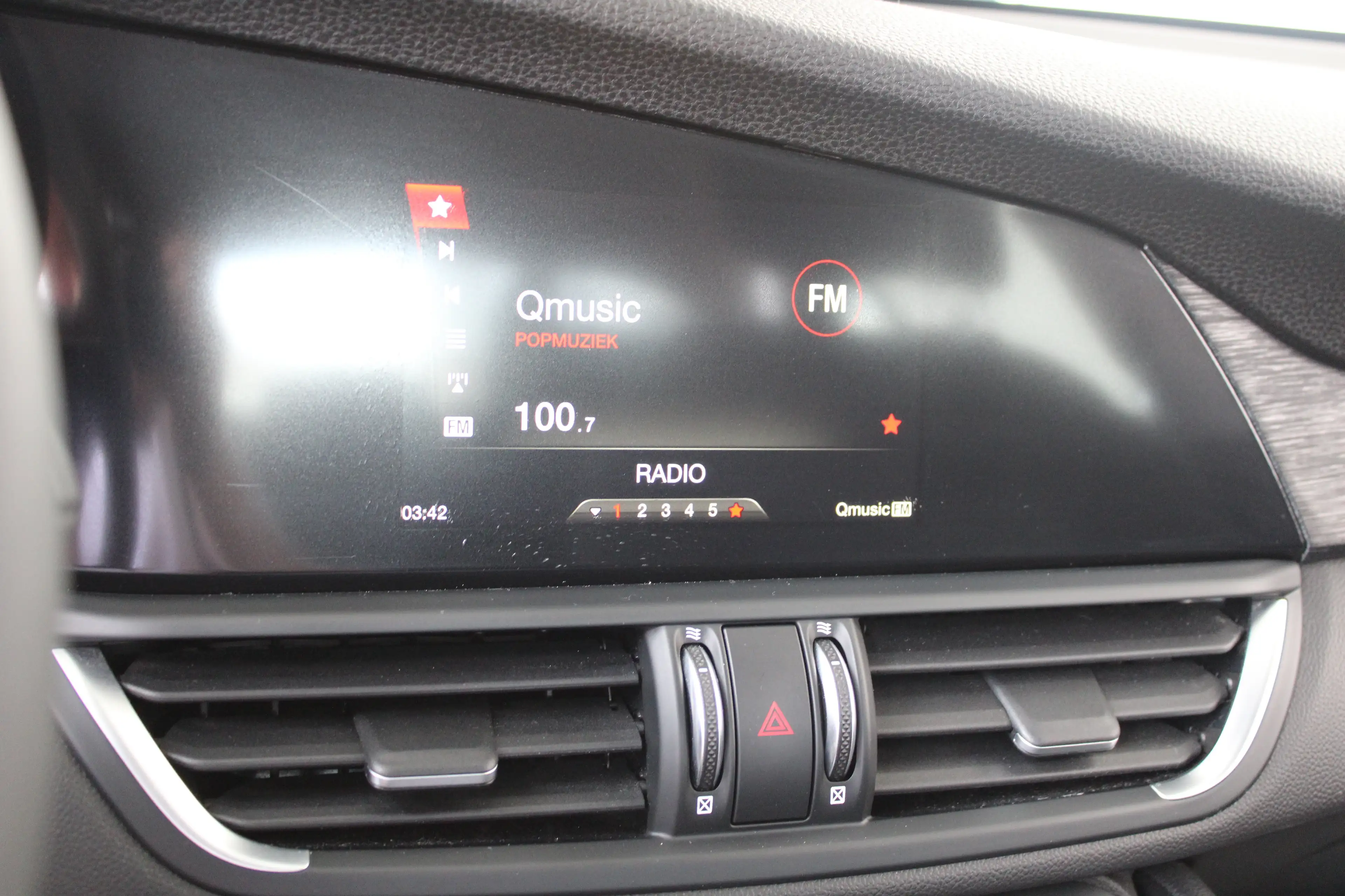 Alfa Romeo Giulia 2.0T | 19` lichtmetalen velgen | Climate control | — photo 24