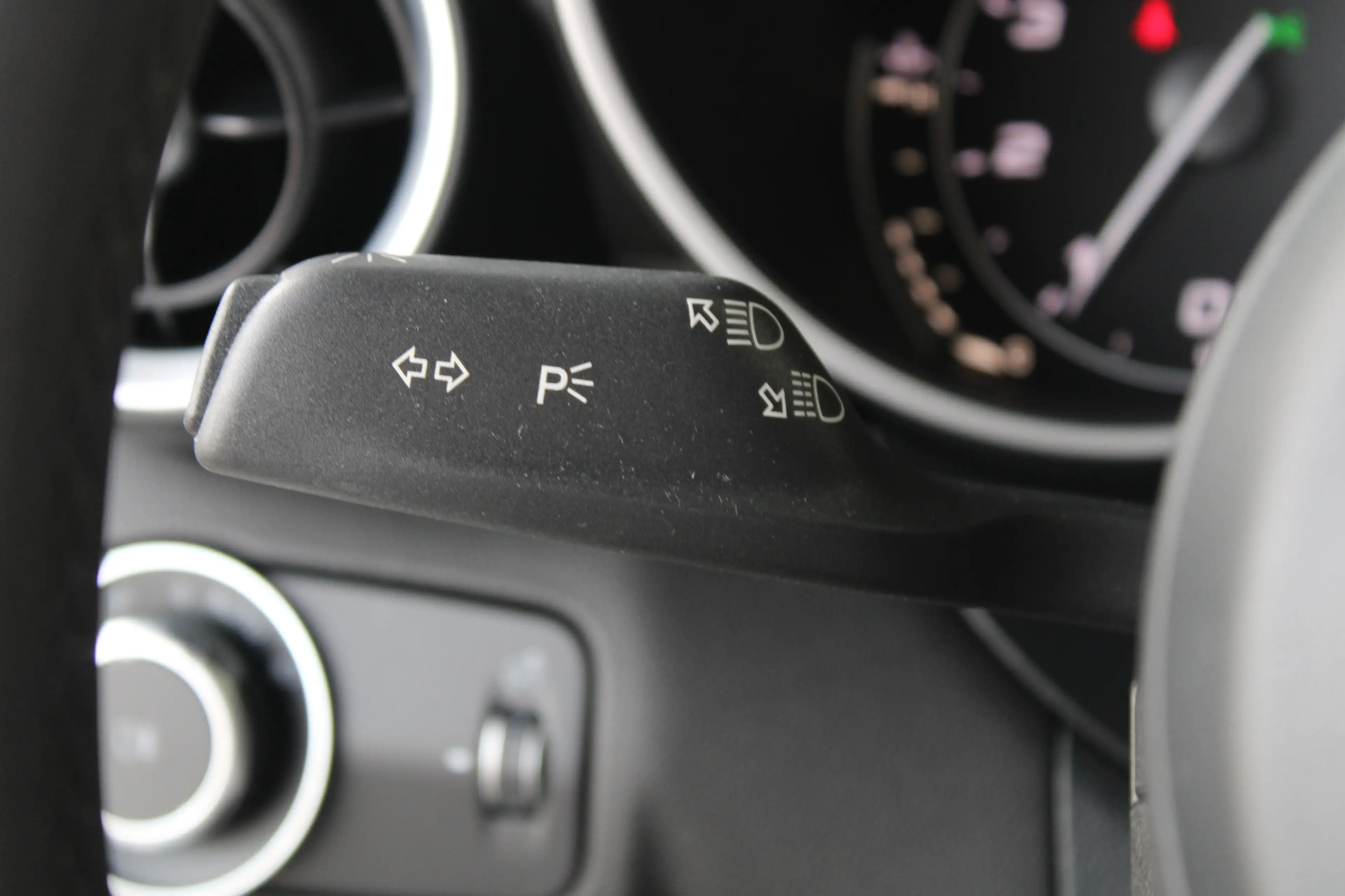 Alfa Romeo Giulia 2.0T | 19` lichtmetalen velgen | Climate control | — photo 18