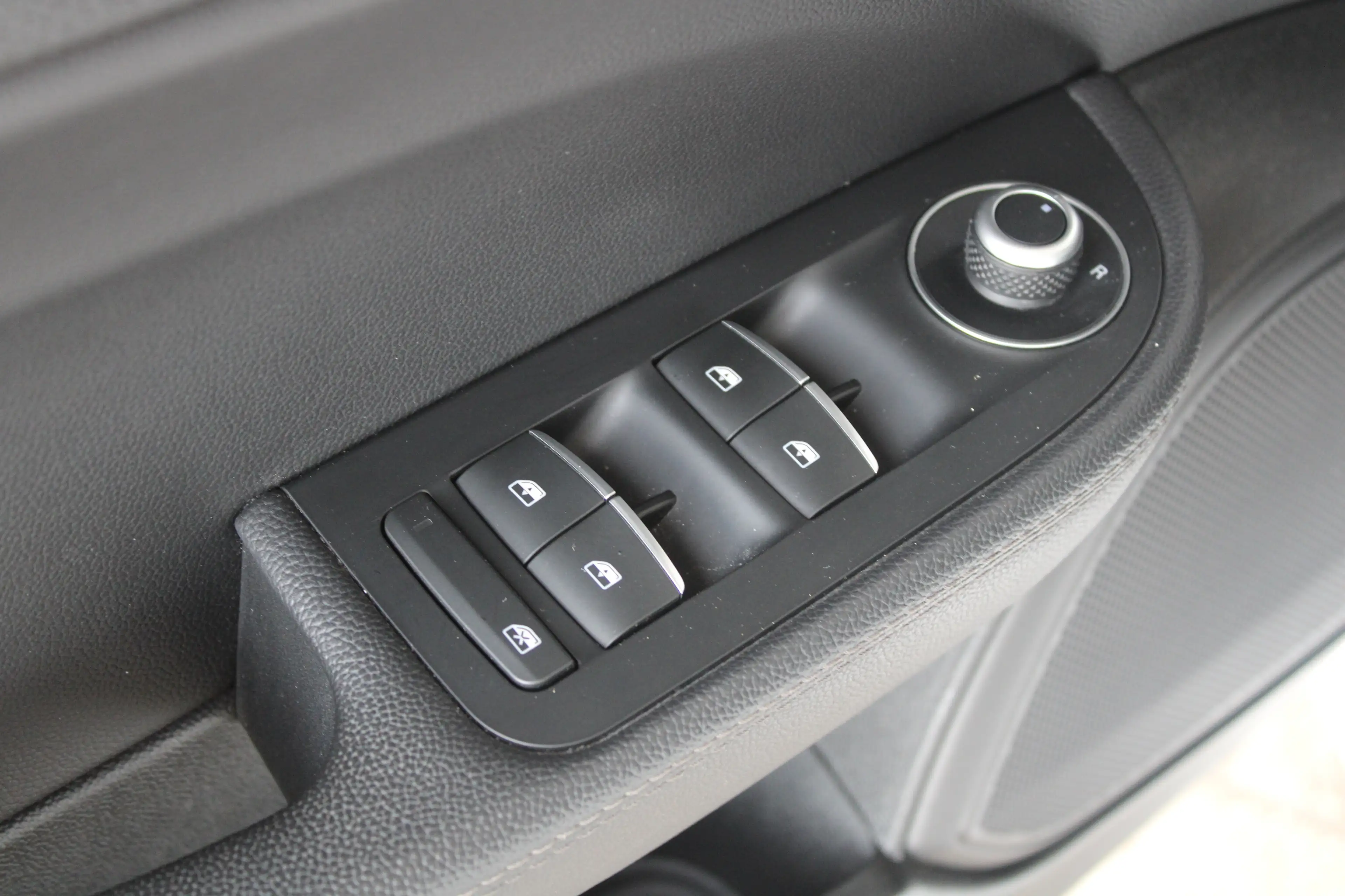 Alfa Romeo Giulia 2.0T | 19` lichtmetalen velgen | Climate control | — photo 17