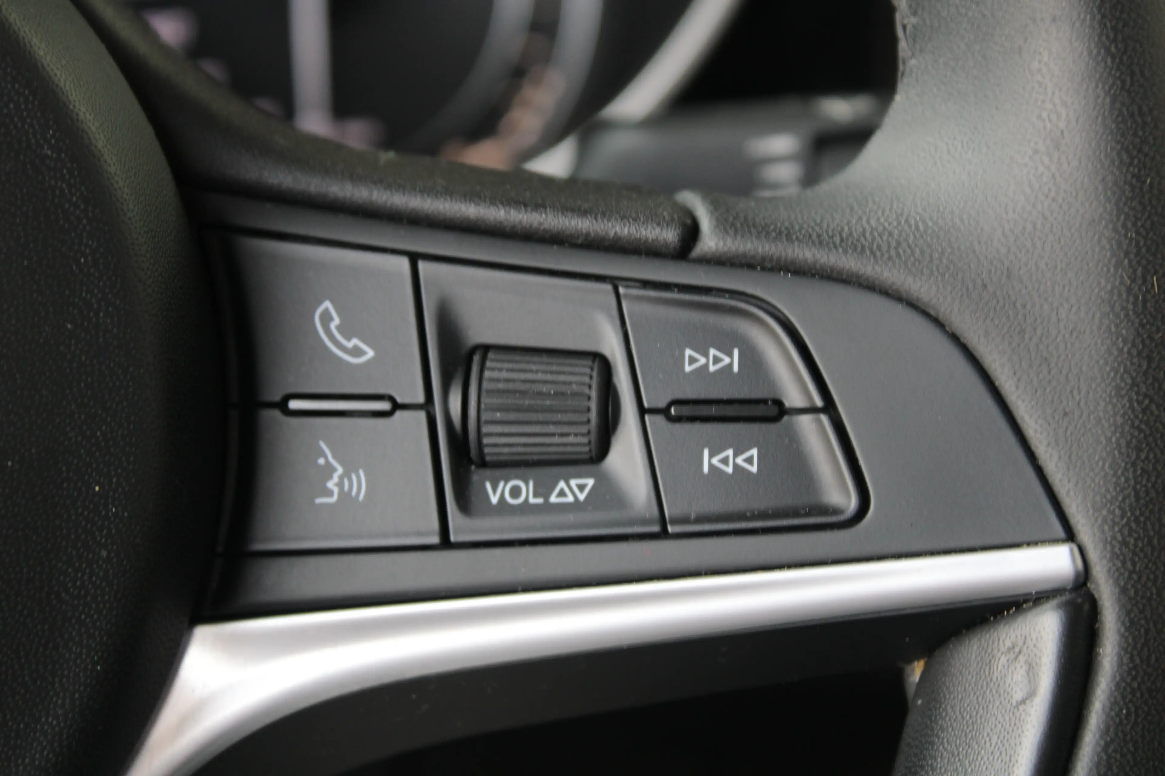 Alfa Romeo Giulia 2.0T | 19` lichtmetalen velgen | Climate control | — photo 21