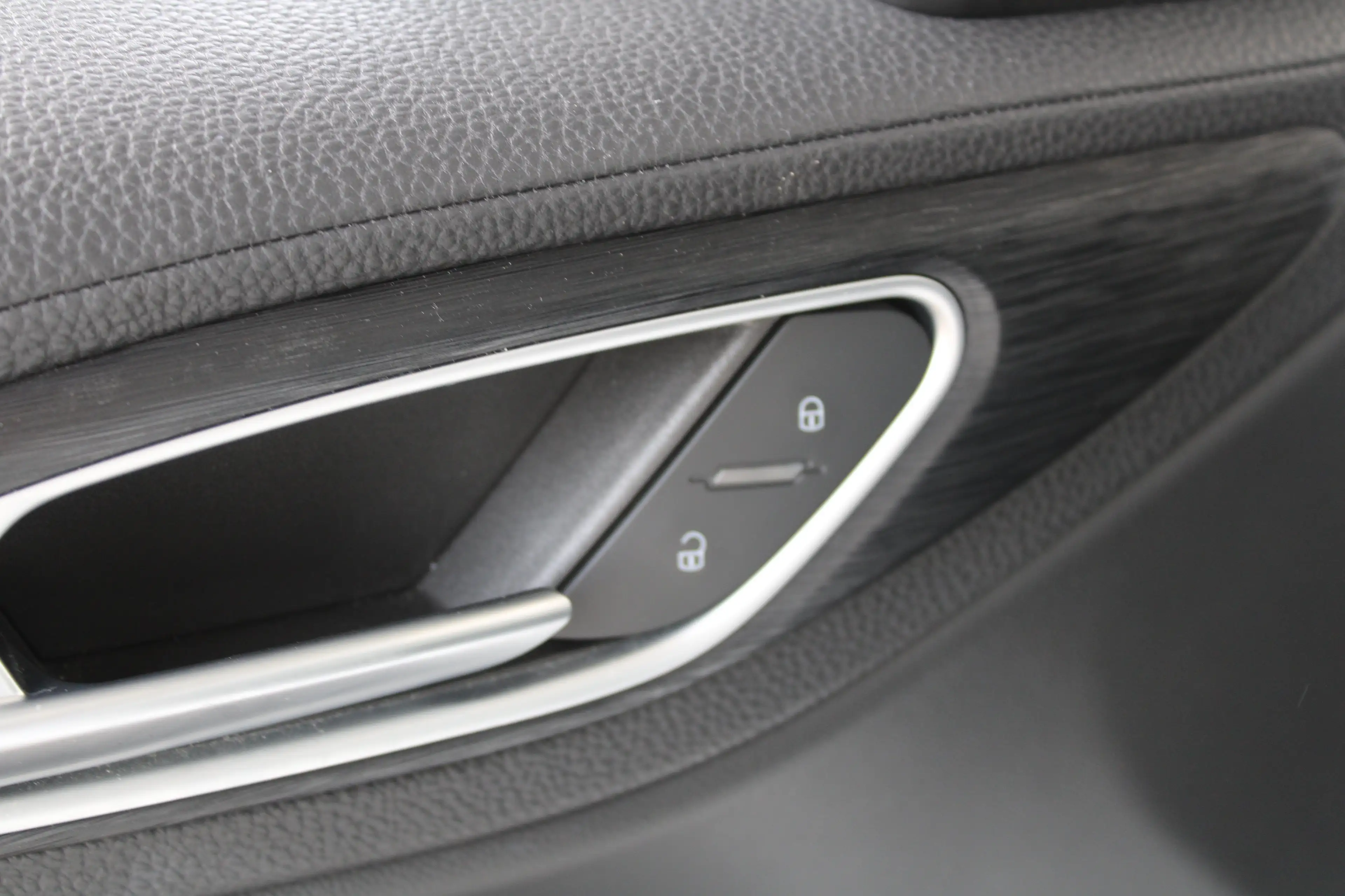 Alfa Romeo Giulia 2.0T | 19` lichtmetalen velgen | Climate control | — photo 16
