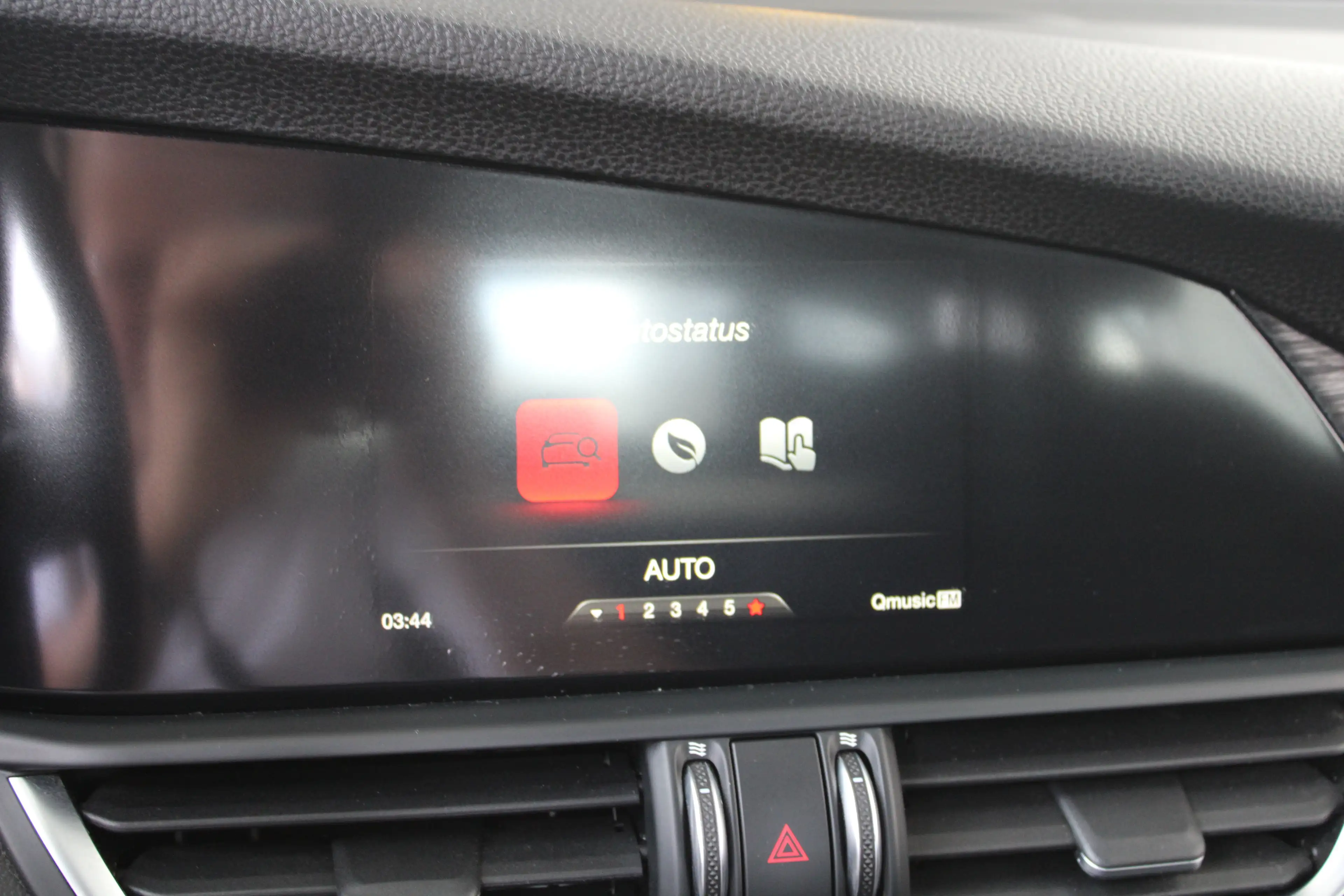 Alfa Romeo Giulia 2.0T | 19` lichtmetalen velgen | Climate control | — photo 27