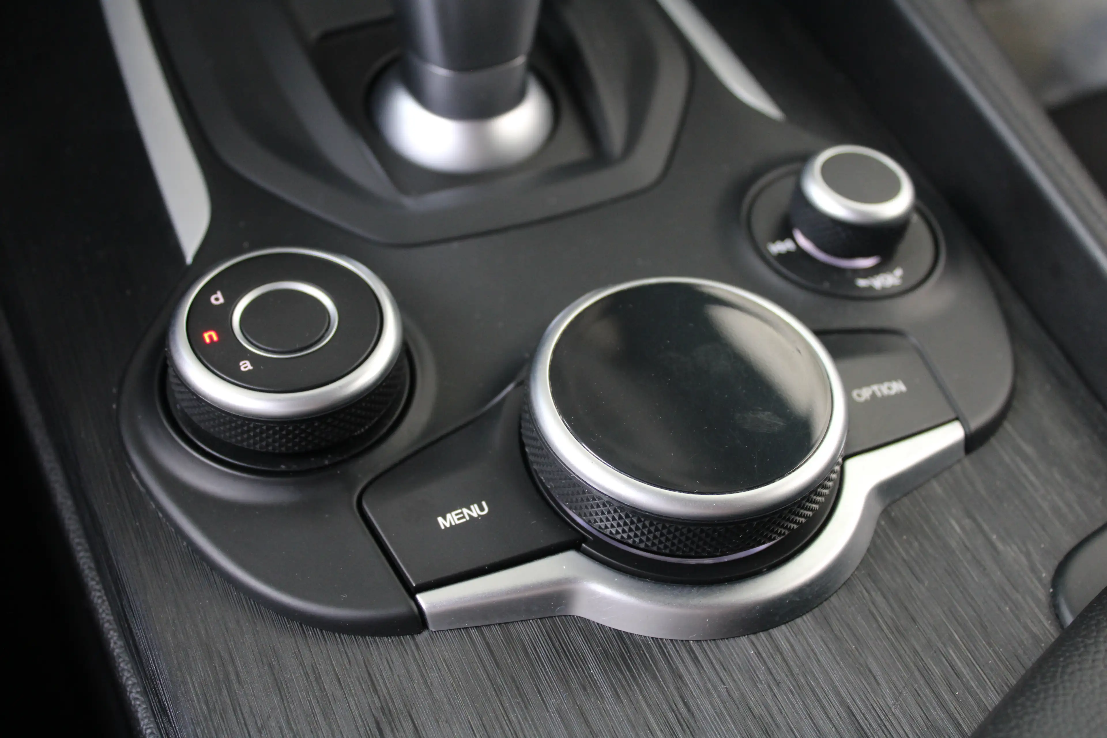 Alfa Romeo Giulia 2.0T | 19` lichtmetalen velgen | Climate control | — photo 30