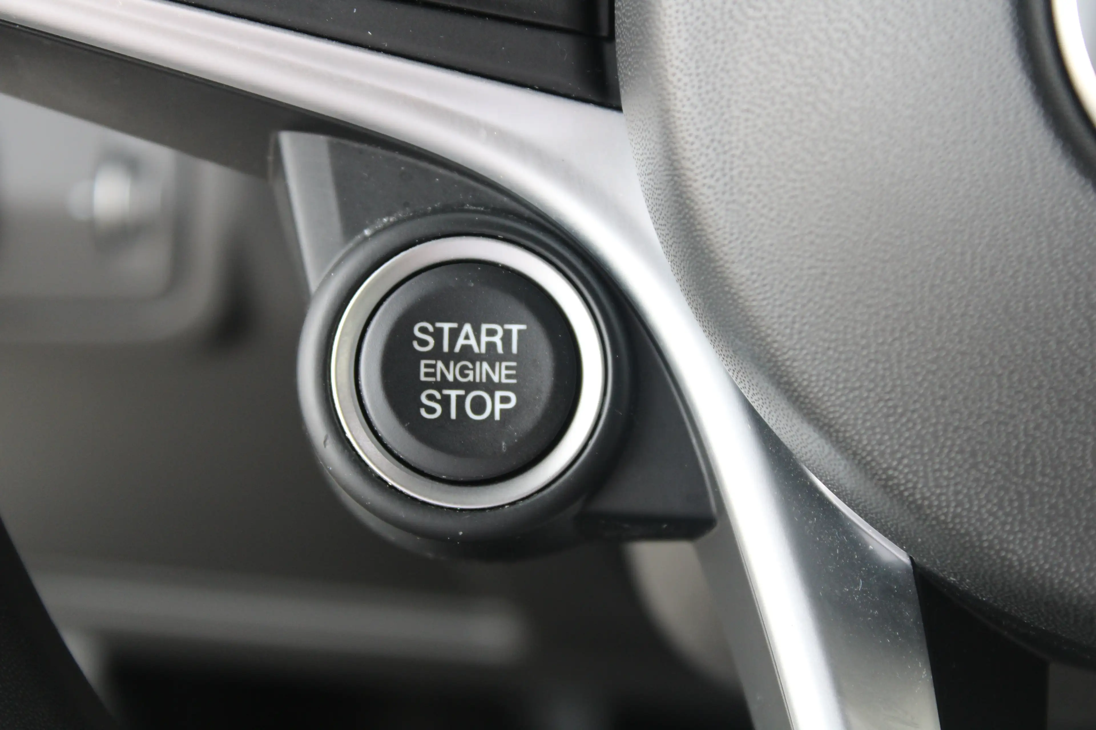 Alfa Romeo Giulia 2.0T | 19` lichtmetalen velgen | Climate control | — photo 20